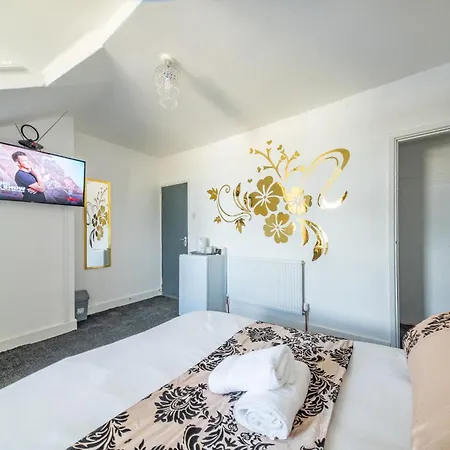 Homestay *rb246* For Your Relaxed & Cosy + Free Parking + Free Fast Wifi * *