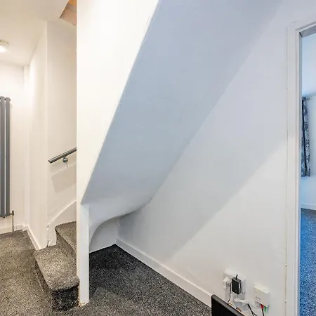 Quarto em Acomodações Particulares *rb246* For Your Relaxed & Cosy + Free Parking + Free Fast Wifi *