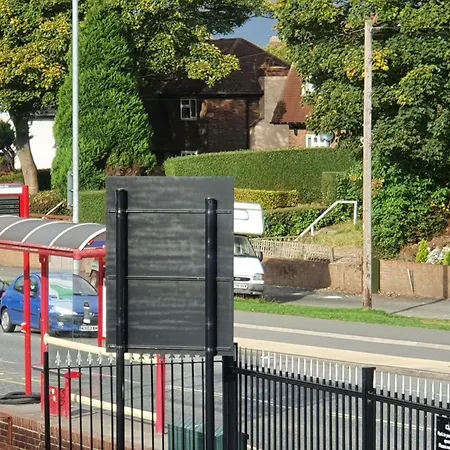 Quarto em Acomodações Particulares *rb246* For Your Relaxed & Cosy + Free Parking + Free Fast Wifi *