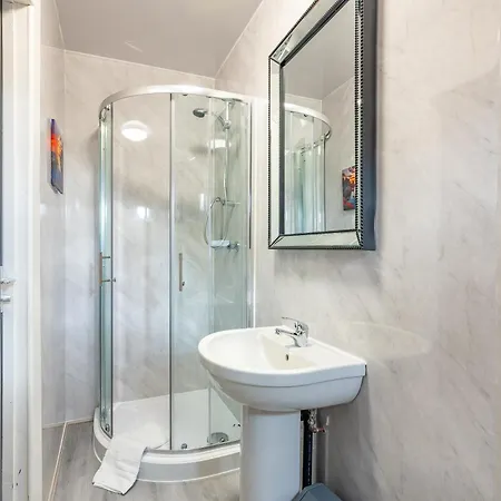 *rb246* For Your Relaxed & Cosy + Free Parking + Free Fast Wifi * Δωμάτια σε οικογενειακή κατοικία *